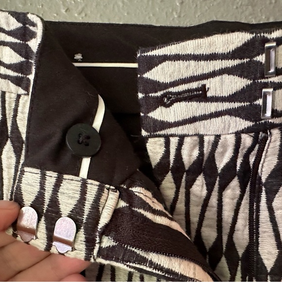 Woman’s Joe Fresh Brocade Cream and Black Shorts Size 8 New Used Condition - Picture 6 of 9